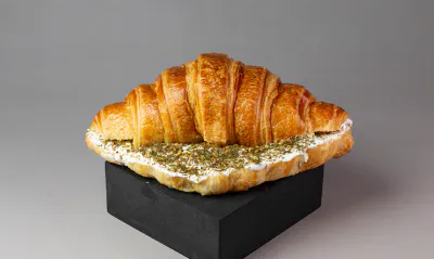 Labnah & Zatar Croissant (T)